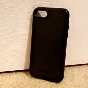 iphone 6/7/8 black otter box symmetry case
